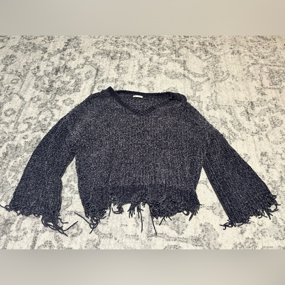 Oddy distressed sweater. One size. - Picture 2 of 5
